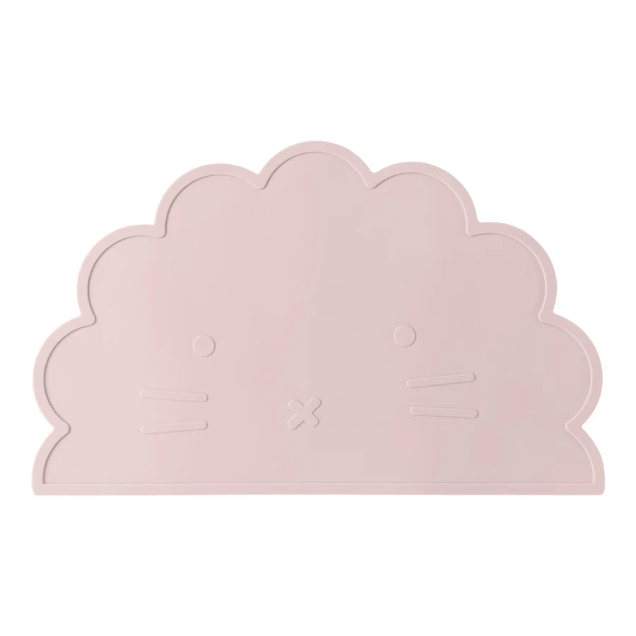 Présentation d'un set de table pour bébé en silicone rose clair.