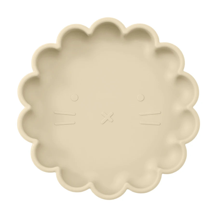 Présentation d'une assiette pour bébé en silicone beige.