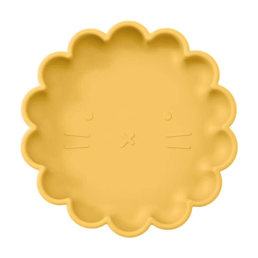 Présentation d'une assiette pour bébé en silicone jaune.