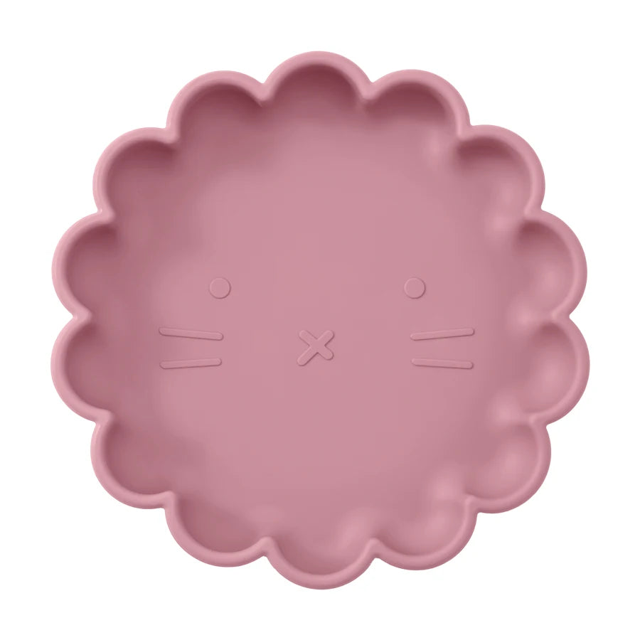 Présentation d'une assiette pour bébé en silicone rose foncé.