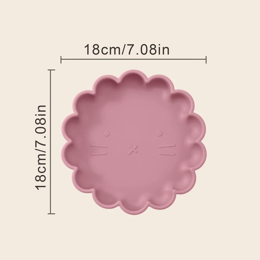 Présentation d'une assiette pour bébé en silicone rose, avec les dimensions de 18 cm de diamètre et 7,08 pouces.