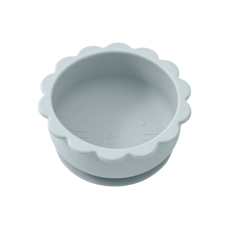Présentation d'un bol anti-déversement pour bébé en silicone bleu clair.