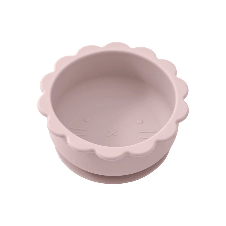 Présentation d'un bol anti-déversement pour bébé en silicone rose clair.