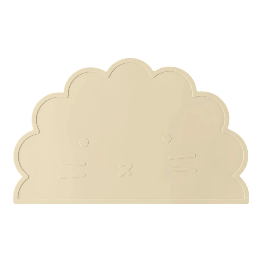 Présentation d'un set de table pour bébé en silicone beige.