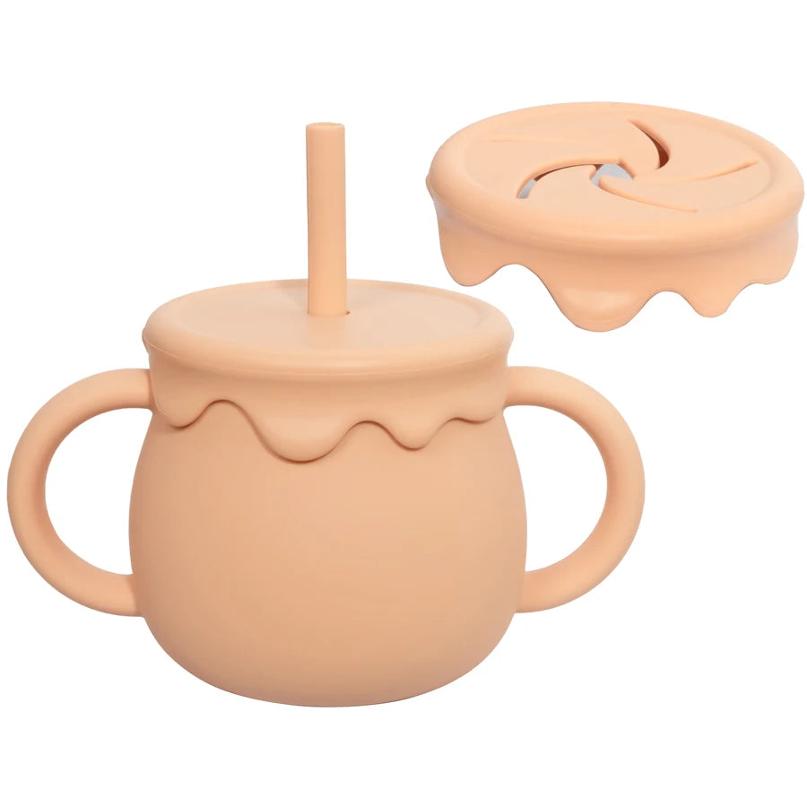 Présentation d'une tasse d'apprentissage Winnie pour bébé orange avec un couvercle.